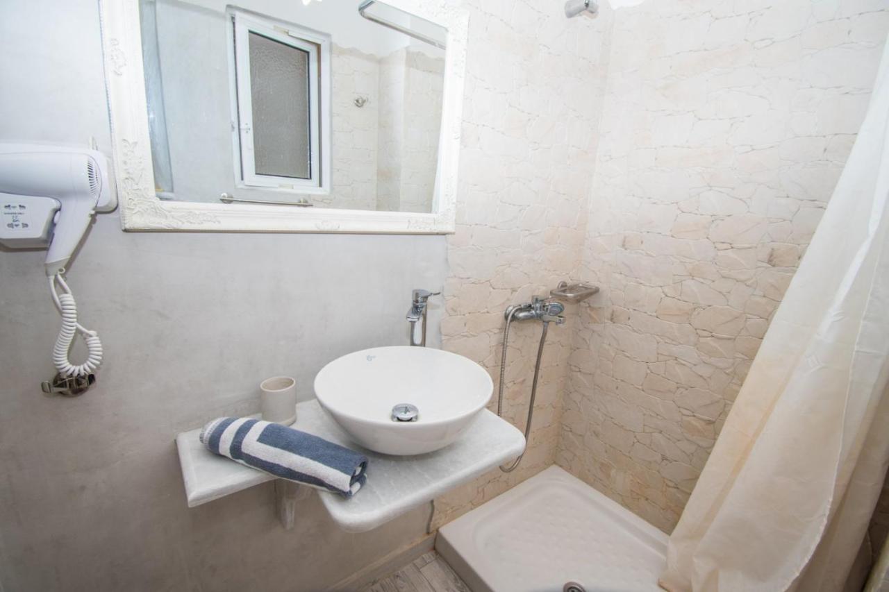 Alexandros Aparthotel Poros Town Eksteriør bilde